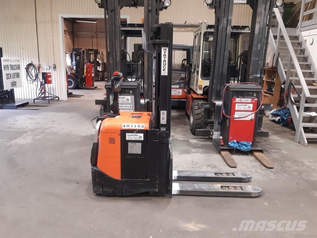 BT SPE125L Samopogonski ročni viličarji