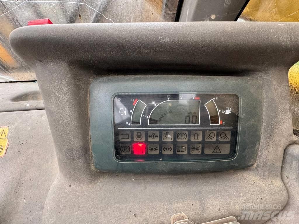 Komatsu WH 714 Teleskopski viličarji