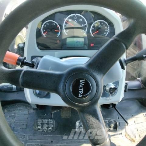 Valtra N 174 Traktorji