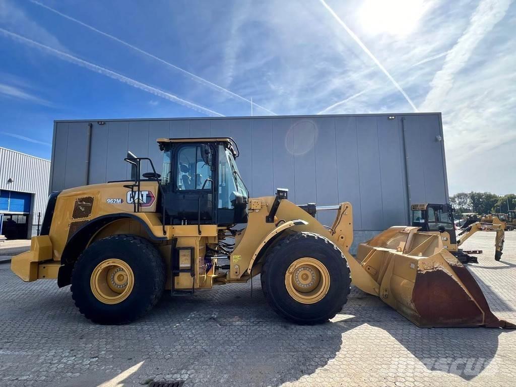 CAT 962M Kolesni nakladalci