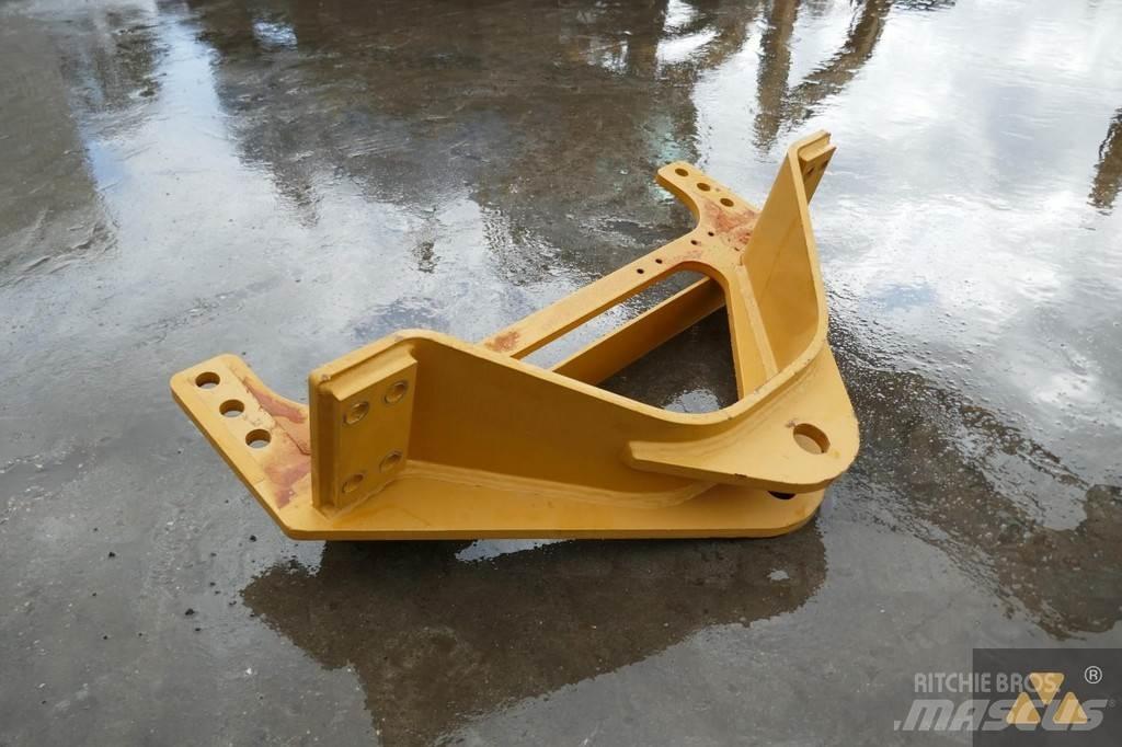 CAT 140M3 Drawbar Transport - drugo
