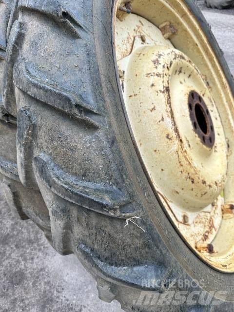 Dunlop 9.5R44 Gume, kolesa in platišča