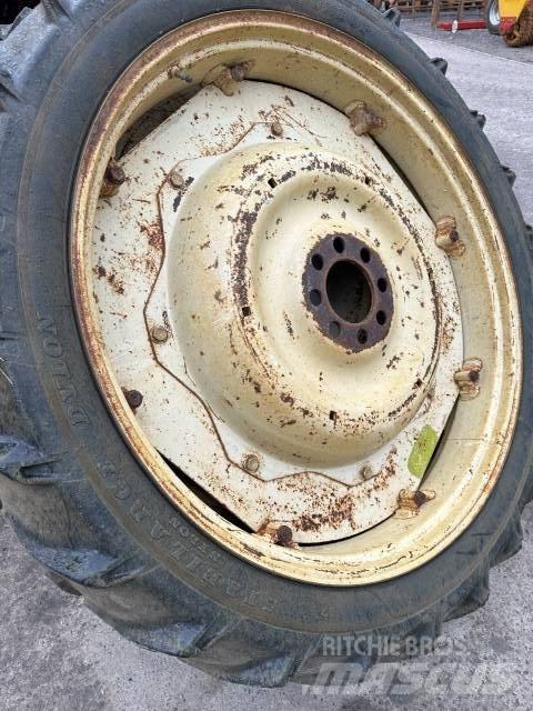 Dunlop 9.5R44 Gume, kolesa in platišča