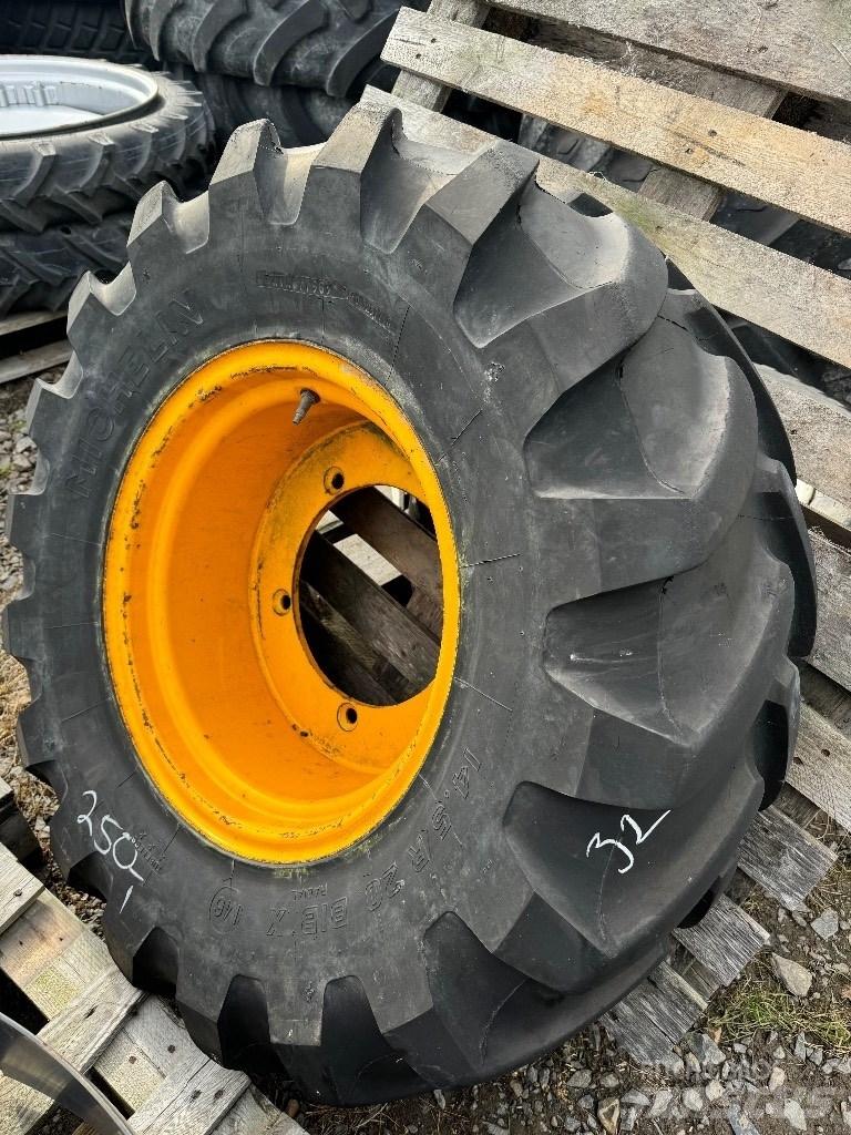 Michelin 14.5R20 Gume, kolesa in platišča