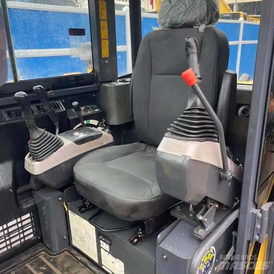 Komatsu PC56-7 Bagri goseničarji