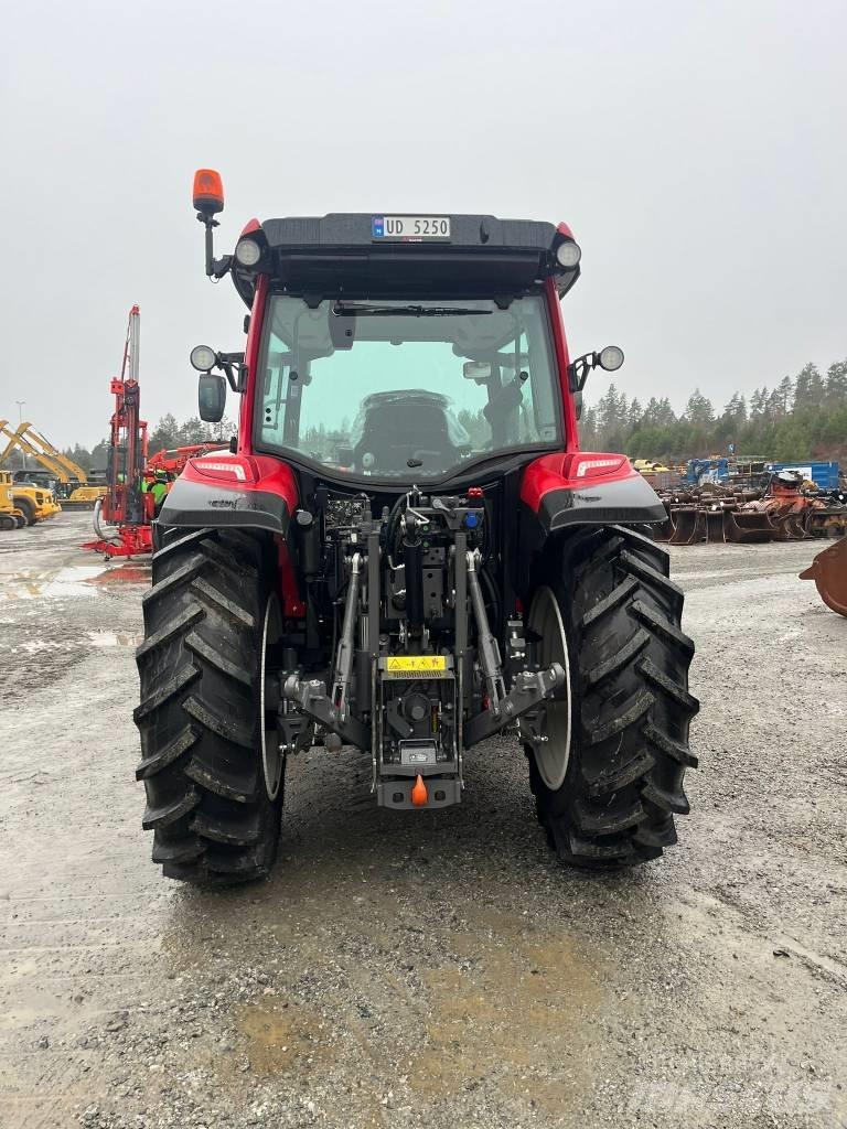 Valtra A 95 Traktorji