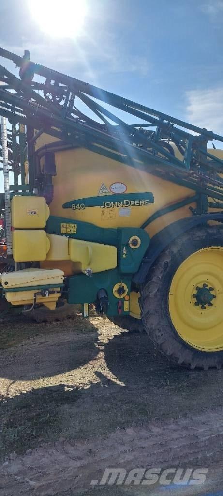 John Deere 840 i Vlečne škropilnice