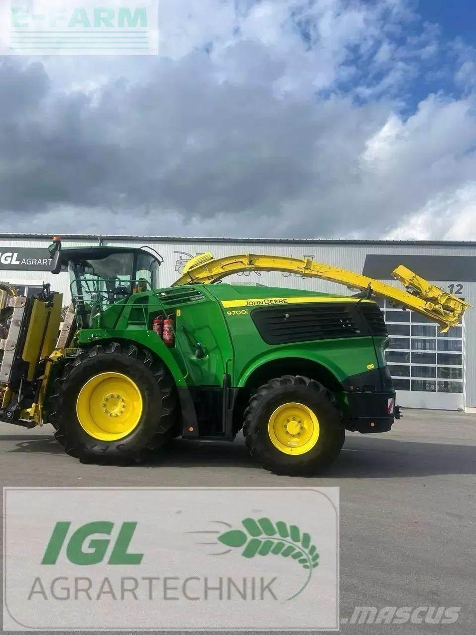 John Deere 9700 i Stroji za krmo na lastni pogon