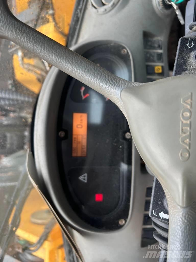 Volvo L 220 E Kolesni nakladalci