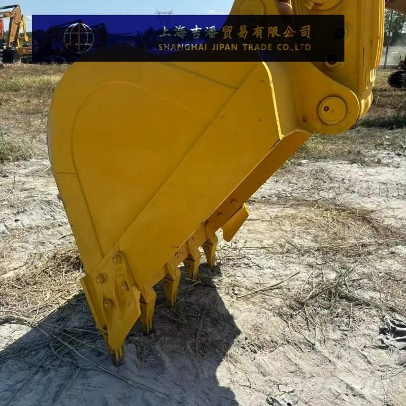 Komatsu PC 210 Bagri goseničarji