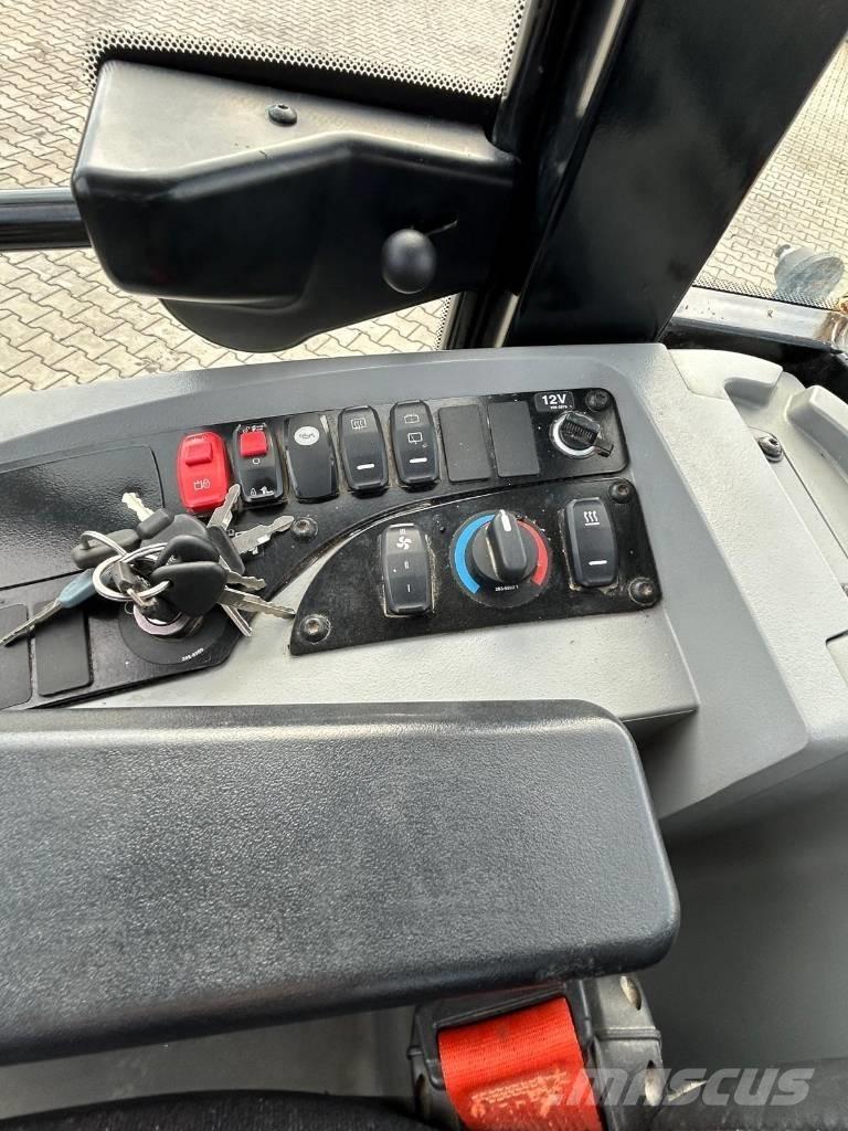 CAT 907 M Kolesni nakladalci