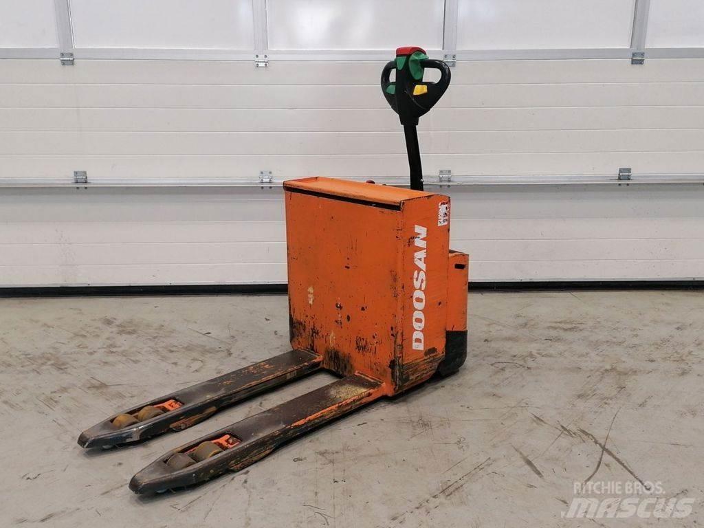 Doosan LEDH20M Električni nizko dvižni viličar