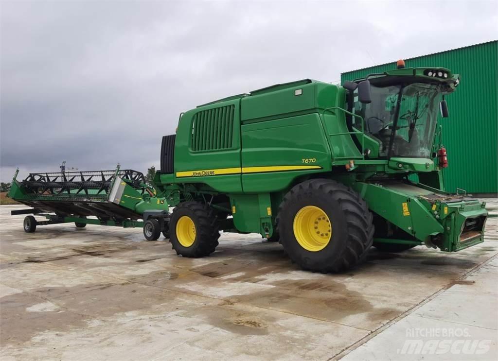 John Deere T670 Kombajni