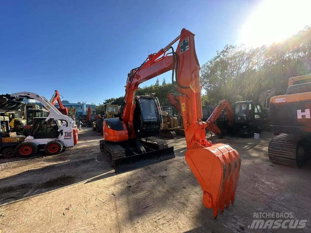 Hitachi ZX 75 Midi bagri 7t – 12t