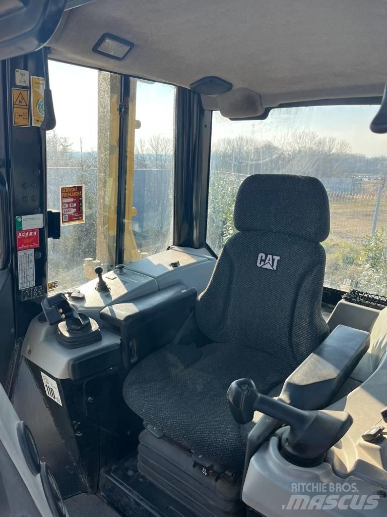 CAT D 6 N XL Buldožerji goseničarji