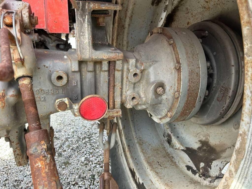 Massey Ferguson 590 Traktorji