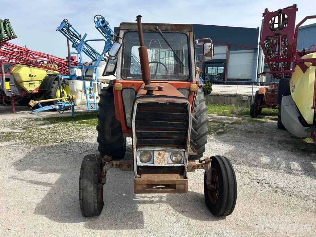 Massey Ferguson 590 Traktorji