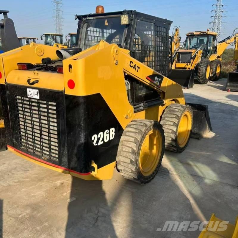 CAT 226 Skid steer mini nakladalci