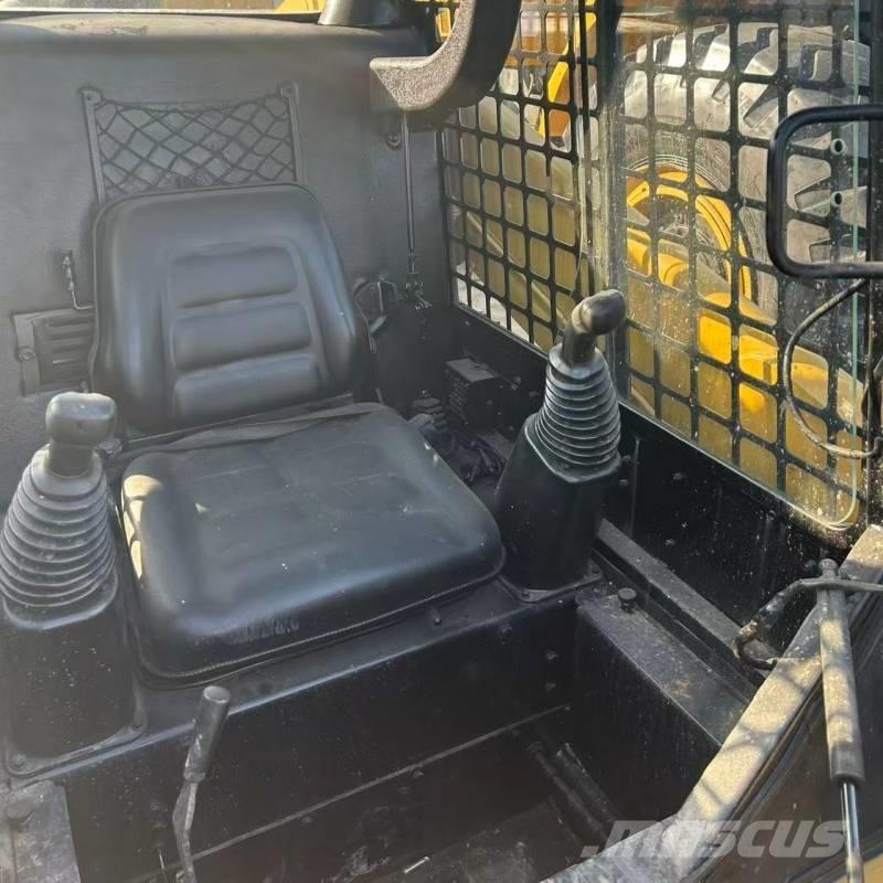 CAT 226 Skid steer mini nakladalci