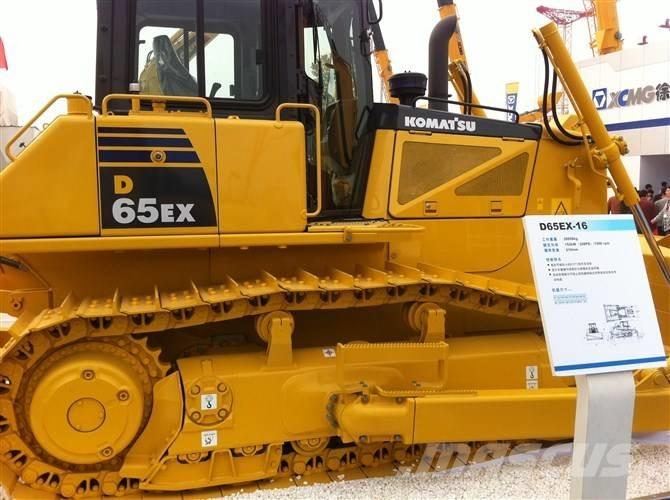 Komatsu d65ex-16 Buldožerji goseničarji