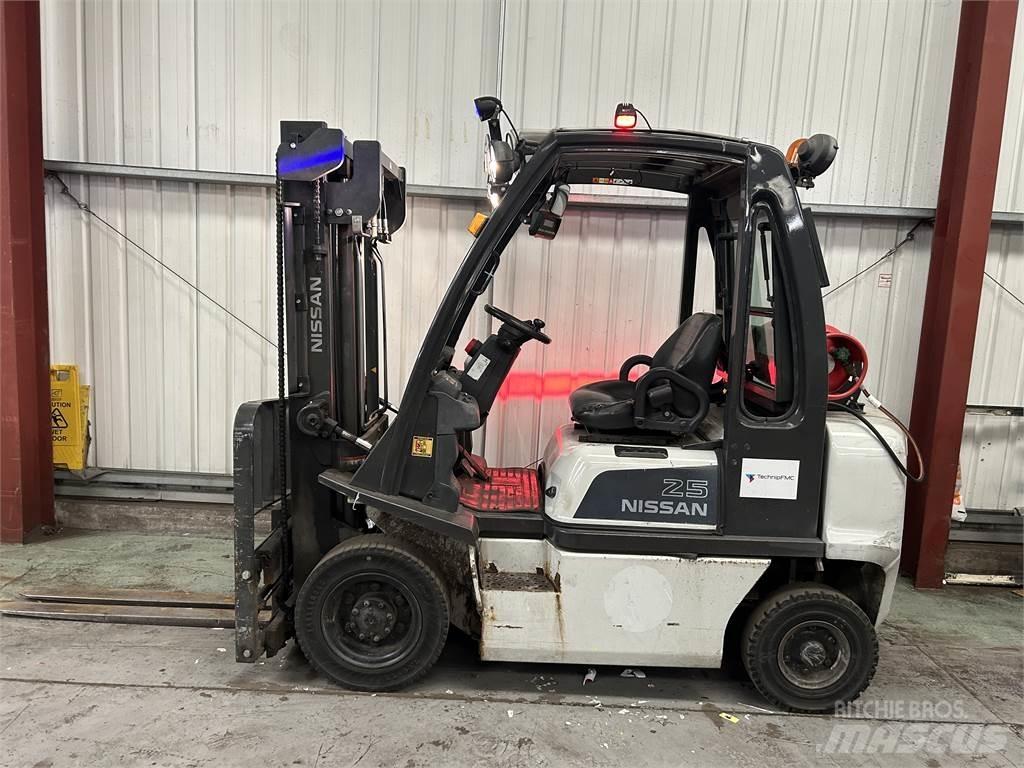 Nissan U1D2A25LQ Plinski viličarji