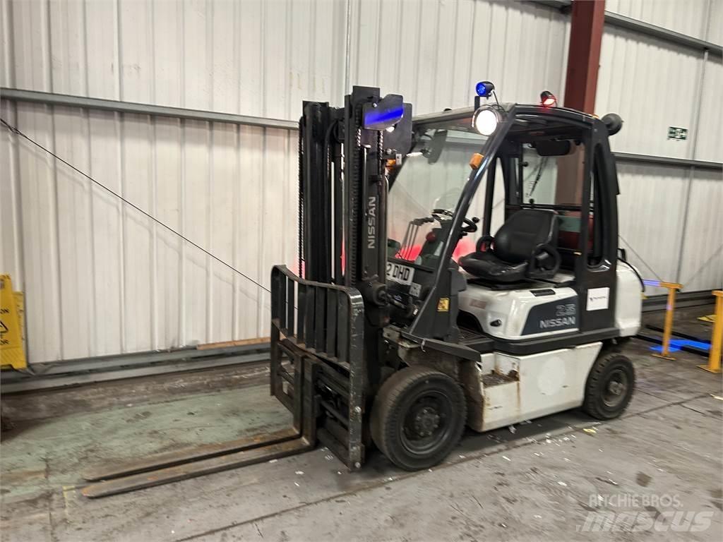 Nissan U1D2A25LQ Plinski viličarji