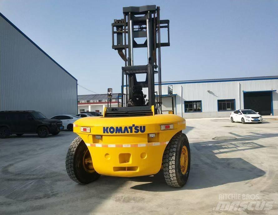 Komatsu FD200 Teleskopski viličarji