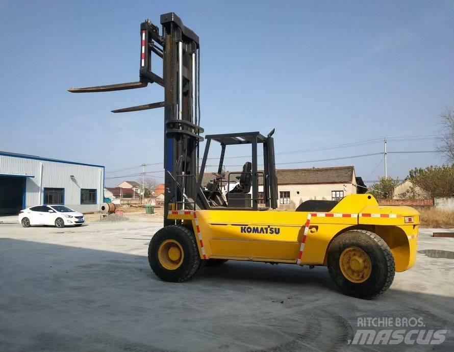 Komatsu FD200 Teleskopski viličarji