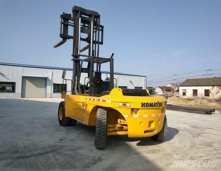 Komatsu FD200 Teleskopski viličarji