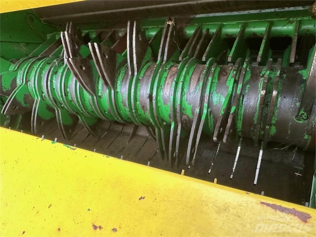 John Deere 575 Balirke (okrogle bale)