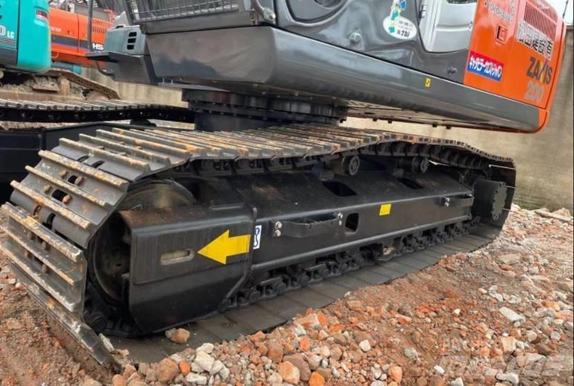 Hitachi 200-3 Bagri goseničarji