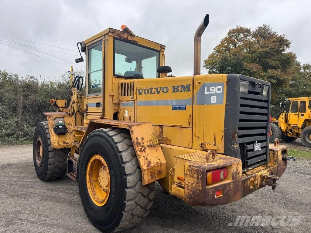 Volvo L 90 Kolesni nakladalci
