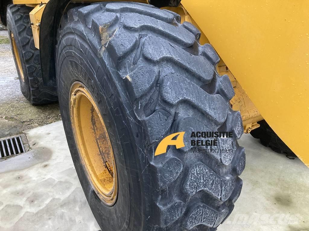 CAT 930M Kolesni nakladalci