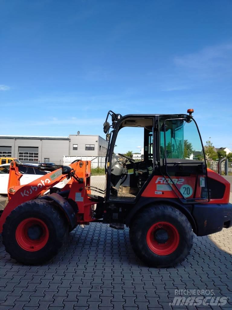Kubota R 082 Kolesni nakladalci