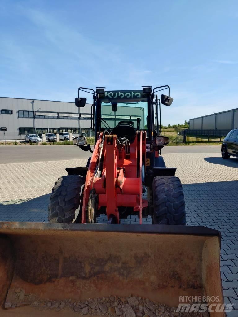 Kubota R 082 Kolesni nakladalci