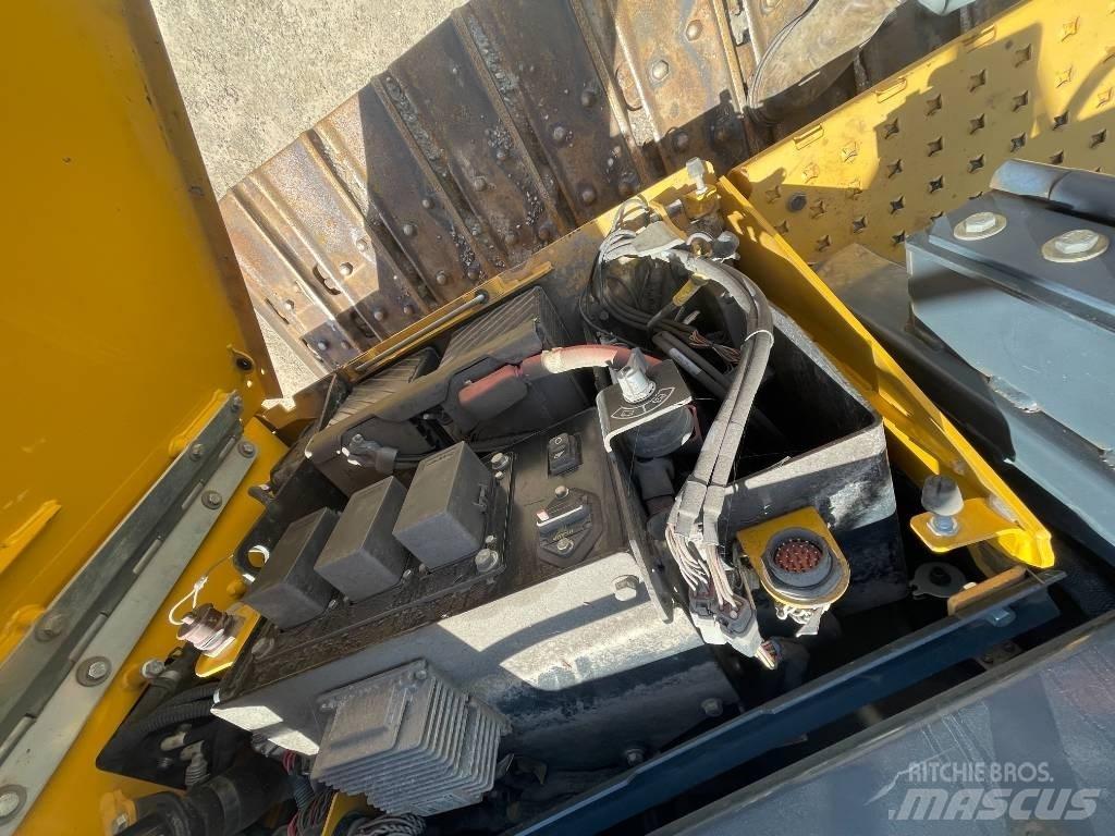 DEERE 700K Buldožerji goseničarji