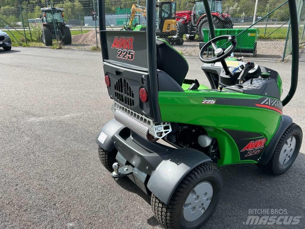 Avant 225 Skid steer mini nakladalci