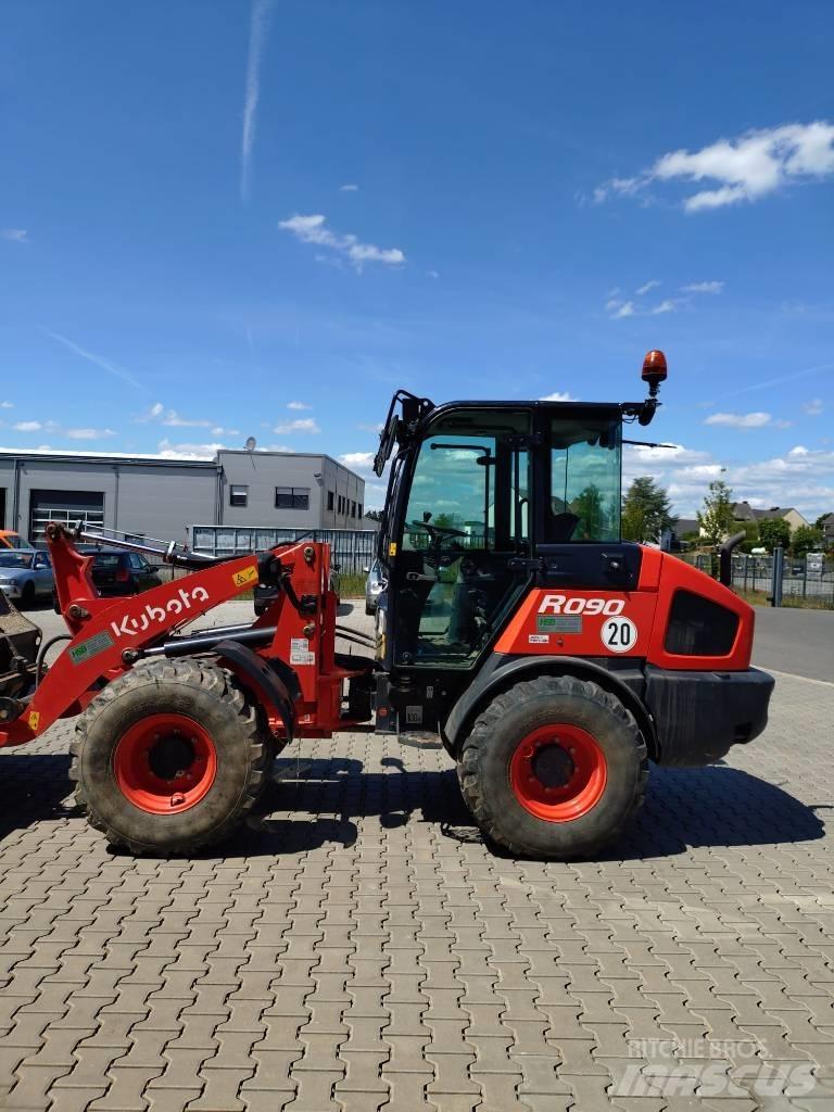 Kubota R 090 Kolesni nakladalci