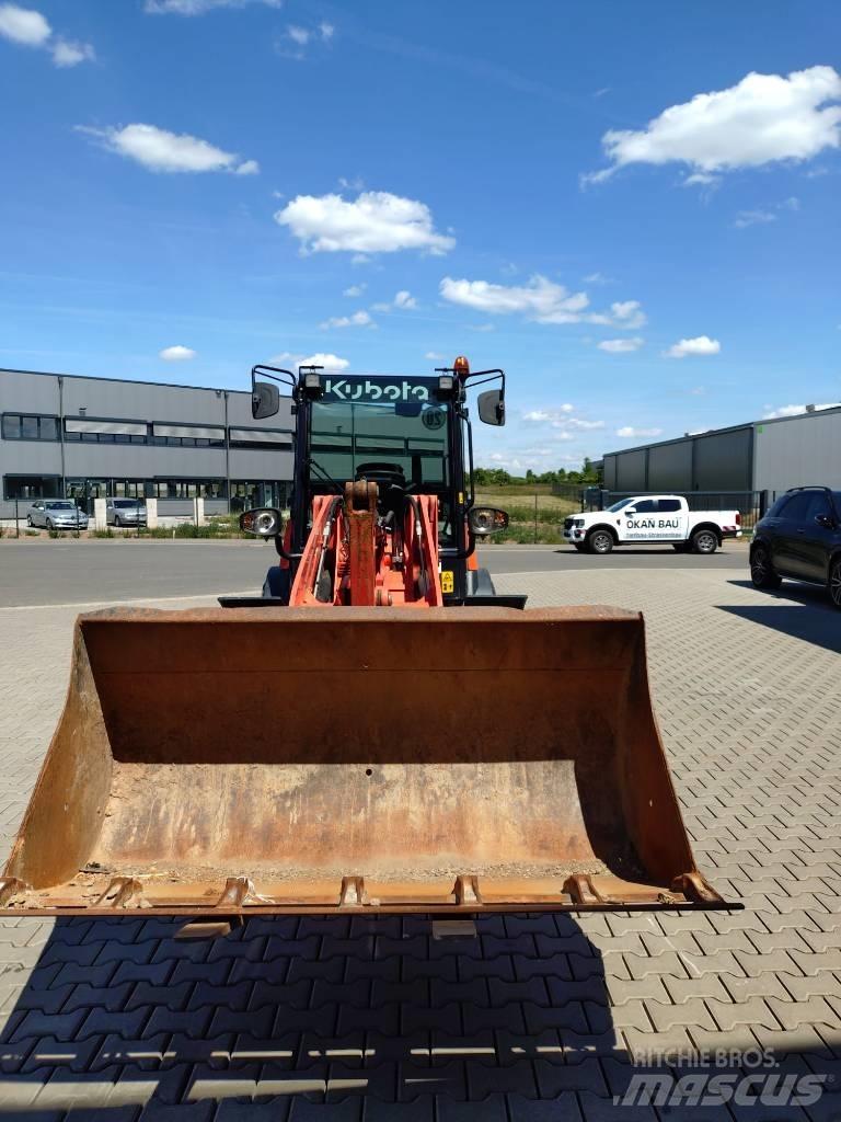 Kubota R 090 Kolesni nakladalci