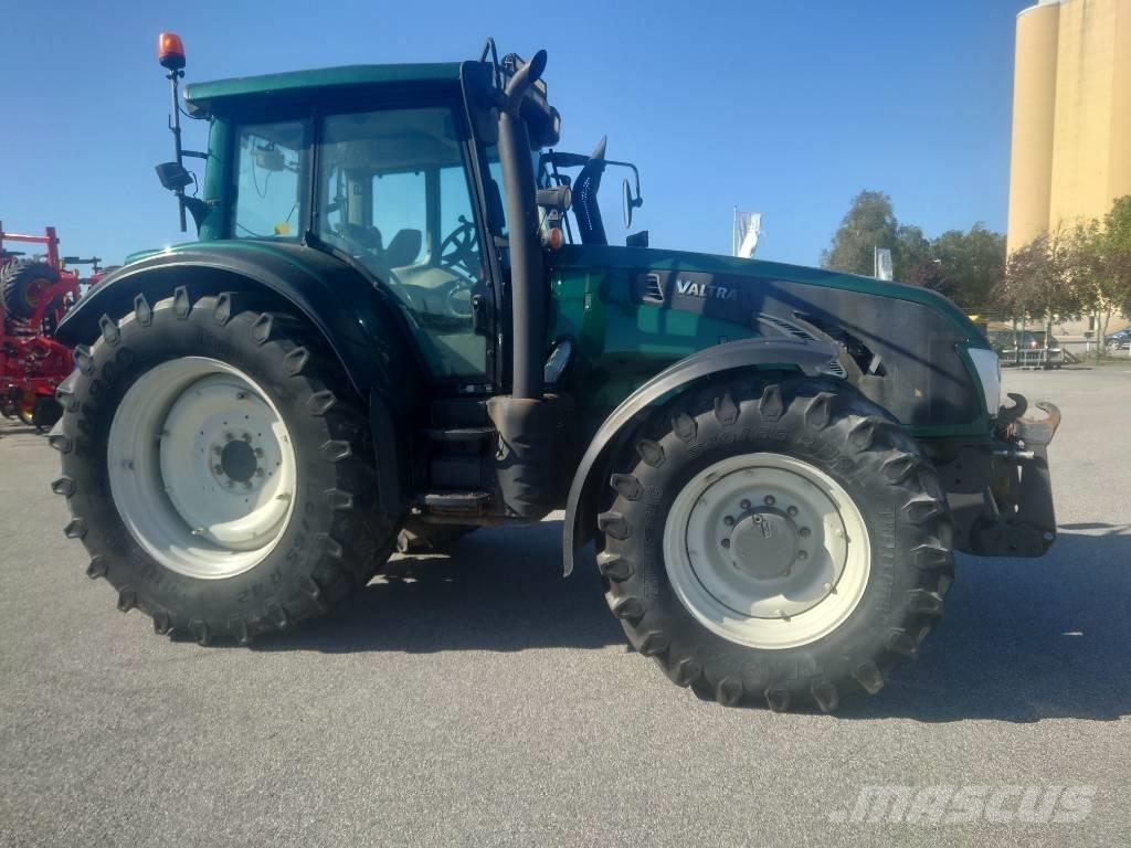 Valtra T 213 V Traktorji