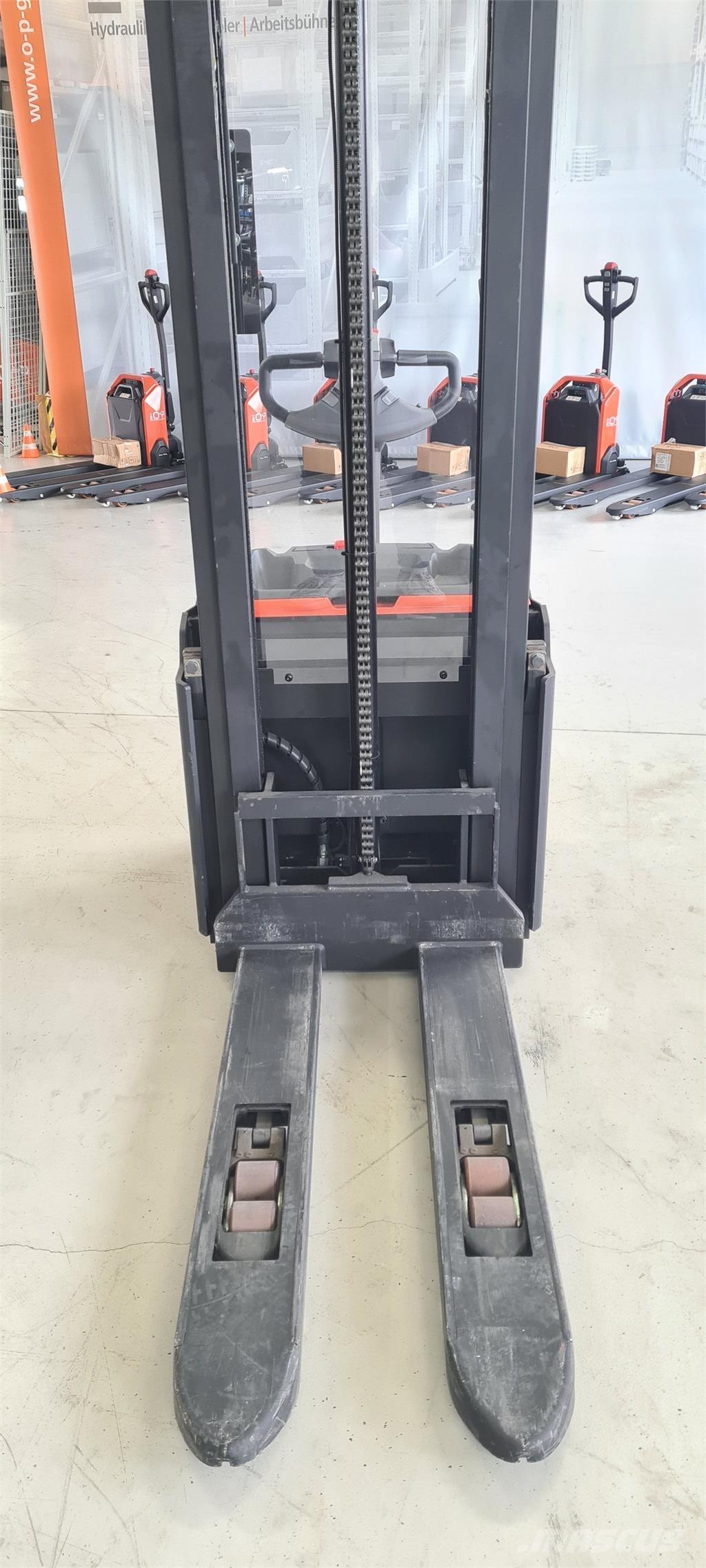 Toyota SWE120L Samopogonski ročni viličarji