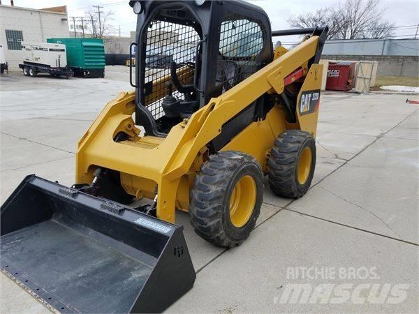 CAT 272 D Skid steer mini nakladalci