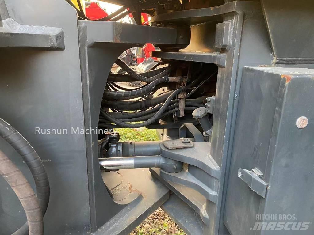Komatsu WA 470 Kolesni nakladalci