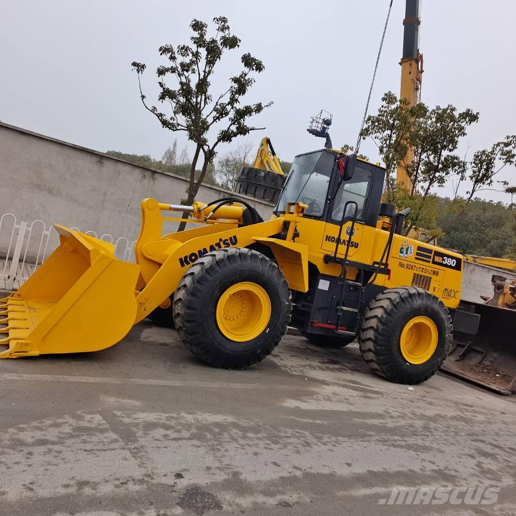 Komatsu WA 380 Kolesni nakladalci
