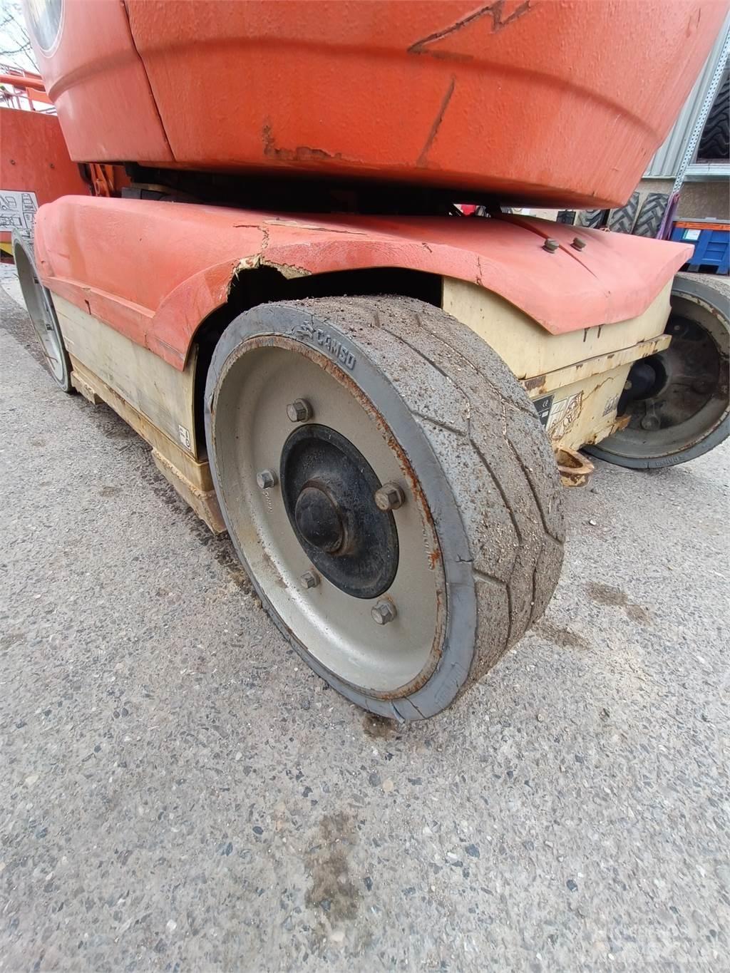 JLG T10E Druga dvigala in dvižne ploščadi