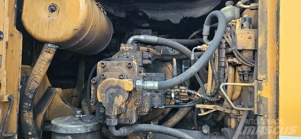 Liebherr R924 Bagri goseničarji
