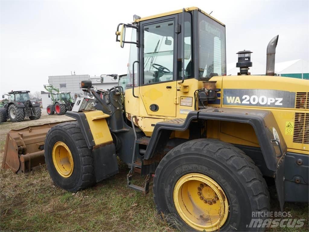 Komatsu WA 200 PZ Kolesni nakladalci