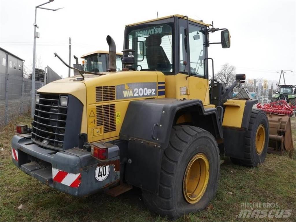 Komatsu WA 200 PZ Kolesni nakladalci