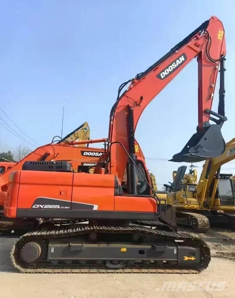 Doosan DX 225 LC Bagri goseničarji