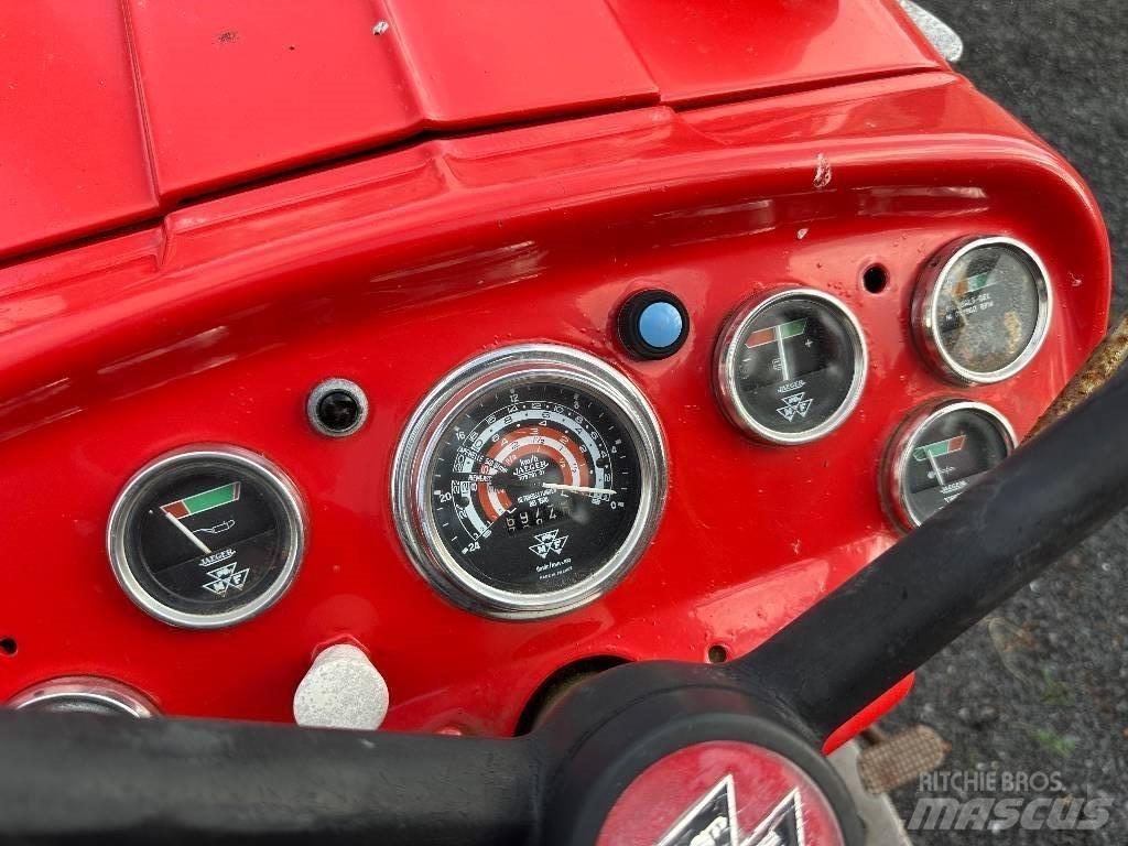 Massey Ferguson 152 Traktorji